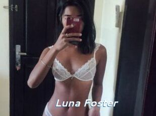 Luna_Foster