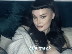 Mia_mack