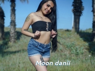 Moon_danii