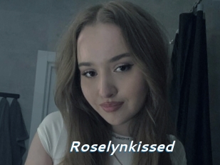 Roselynkissed